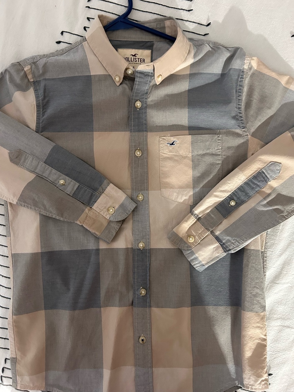 Hollister Men's Button-Down Plaid Shirt in Beige and Gray Tones